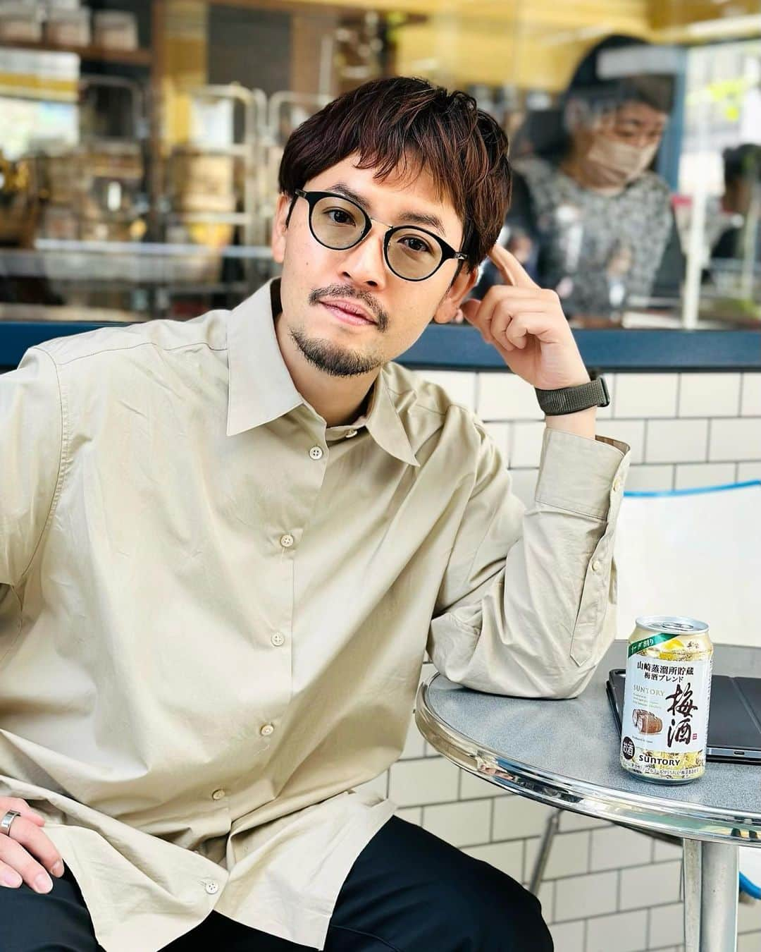 小柳津林太郎のインスタグラム：「皆さん、明日からゴールデンウィーク突入ですね。ゆっくりされる方も、仕事がある方も、良い時間になりますように🤘  ここ最近は仕事で右往左往していたので、僕は明日から九州に戻って、ゆったりした時間を仲間たちと過ごします👍登山、キャンプ、温泉でも行こうかな⛰🏕♨️ 仲間たちとゆっくり飲む時間ももちろん！  さて、僕が新卒の時から何かとご縁があるサントリーさんより、新しい梅酒ソーダ割り缶が発売開始になりました🔥【山崎蒸留所貯蔵の梅酒】が手軽に飲めることは、実はとても贅沢なことなのです。蒸溜所には僕も昔いったことがあり、今までは瓶でしか飲めなかったのですが、ファミマでも買えるので！GWをゆったりと、リラックスして過ごす最高のお供ですよ。家飲み、キャンプ飲みとかめっちゃ相性良いと思います。  ファミリーマートとのコラボTwitterフォロー＆RTキャンペーンもやっているので、Check it out💣  #サントリー #山崎梅酒 #梅酒ソーダ #GW #ゴールデンウィーク #PR　#サントリー梅酒山崎蒸溜所貯蔵梅酒ブレンドソーダ割り缶」