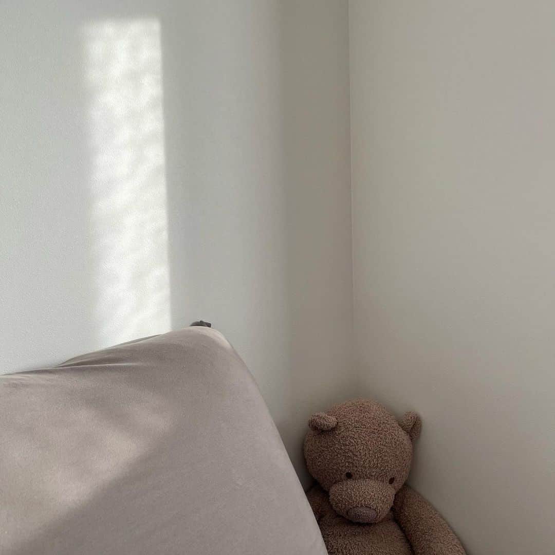 ひよんのインスタグラム：「🧸❤️  くまさんが朝からくたびれていた🤣 @gelatopique_official の🧸❤️」
