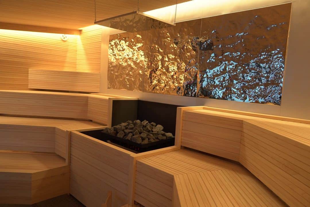ナッセ熊本 編集部 さんのインスタグラム写真 - (ナッセ熊本 編集部 Instagram)「水前寺成趣園と共に在るエリアに熊本の文化の源流といえる「肥後細川文化」を感じ取れるサウナ施設がオープン！🆕  日本人にとって「入浴行為を文化と捉える「湯道」ともコラボレーションし、美しき湧水で身も心も《斉（ととの）う》を堪能できるラグジュアリーな空間でした♨  ☑大湯 総檜のセルフロウリュウ付き男女別浴場  ☑浴司 貸切個室サウナ　茶室をイメージしたプラン空間  ☑会所 WebMTGルームもるコワーキングスペース　ドリンクバーも併設されており仕事が捗ります  【松屋別館2階】 住所:熊本県熊本市中央区水前寺５丁目５−１ 松屋別館 2F TEL:096-213-1331 営業時間:6:00~23:00(大浴場・サウナ）　9:00~22:00（コワーキングスペース） 定休日:なし インスタ:@yuyasuizen  #熊本サウナ #サウナ #水前寺 #水前成趣園 #湯屋水禅 #熊本旅館」4月28日 11時08分 - nasse_kumamoto