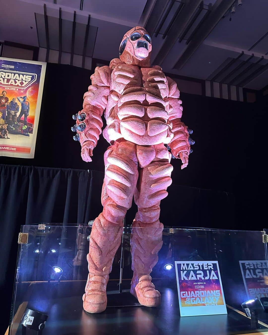 ネイサン・フィリオンのインスタグラム：「Who wore it better? #guardiansofthegalaxy3」