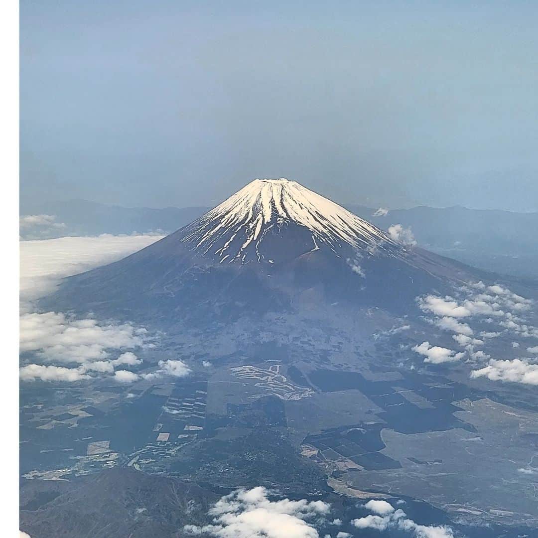 津田大介さんのインスタグラム写真 - (津田大介Instagram)「今日から一泊二日の弾丸沖縄出張。飛行機から久々に見えました。」4月28日 11時20分 - tsuda