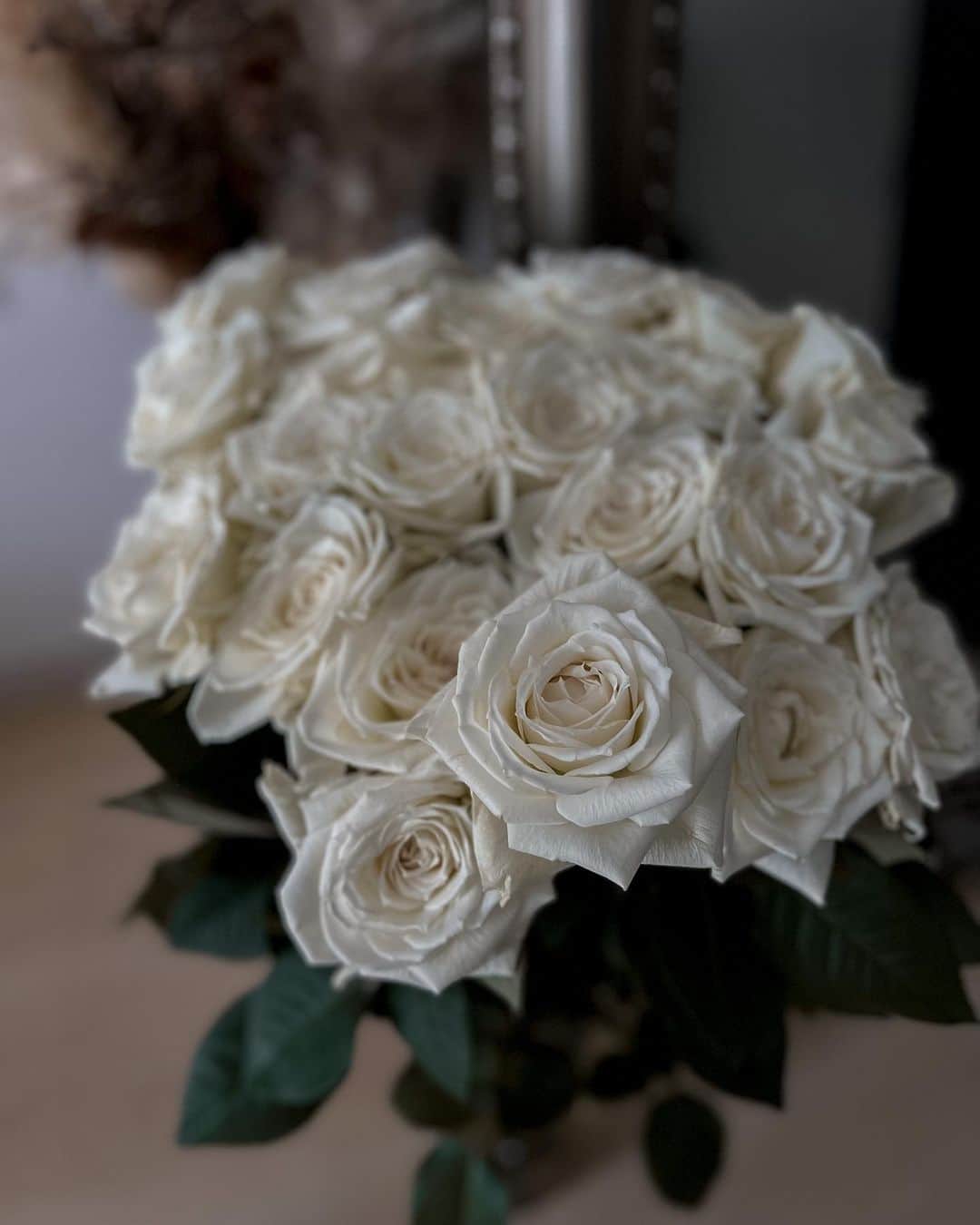 Kanna♡Ivyさんのインスタグラム写真 - (Kanna♡IvyInstagram)「早安 幸福的味道💐🤍 你們知道白薔薇的花語是什麼嗎？」4月28日 11時20分 - kkkkkkanna