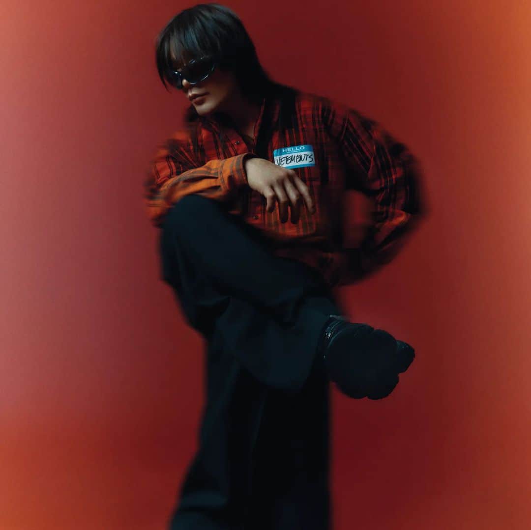 ルーディ・リンのインスタグラム：「I try to be well-red.  More cool threads from @alvingoh and The Prestige team in HK.  Creative Direction & Styling : ALVIN GOH @alvingoh  Photography : Tyler Yeung (@tyler.yeung) Make-Up : Jasmine Chan (@jasminecmakeup) Hairstyling : Adolph at Private i Salon   (@adolphbow @privateisalon) Manicure : Pinky Ho  (@pinky_hoho) Styling Assistant : Hebe」