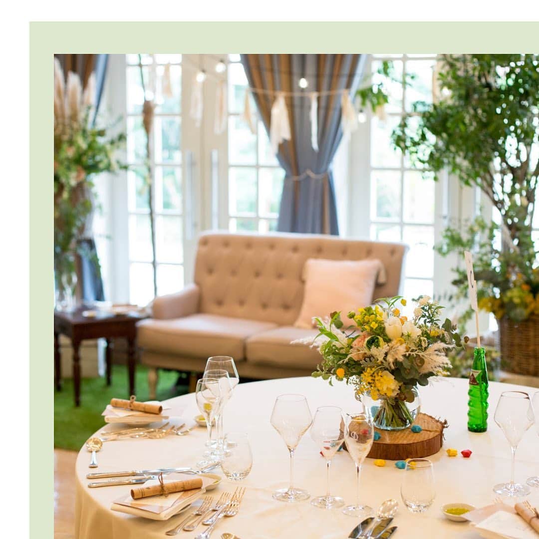 結婚式場 ヴィラ・デ・マリアージュ宇都宮のインスタグラム：「. 　　 villa des colony 🌿 　  白と淡いグリーンのシンプルな色使い の会場です 　　 ペーパーアイテムや会場の装花で おふたりのカラーに染めることができるので オリジナリティをより出しやすい会場です 　　 　　  #ウェディングケーキ #ウェディングケーキデザイン  #プロヴァンス⁡⁡ #フランス⁡⁡ #南フランスの街⁡⁡⁡ #ヴィラデマリアージュ⁡⁡⁡⁡⁡⁡⁡ #ヴィラデマリアージュ宇都宮⁡⁡⁡⁡⁡⁡⁡ #自然⁡ #ナチュラルウエディング⁡ #宇都宮結婚式⁡⁡⁡⁡ #那須結婚式⁡⁡⁡⁡⁡ #栃木結婚式⁡⁡⁡⁡⁡⁡⁡ #宇都宮結婚式場⁡⁡⁡⁡⁡⁡⁡ #那須結婚式場⁡⁡⁡⁡⁡ #栃木結婚式場⁡⁡⁡⁡⁡⁡⁡ #那須ウエディング⁡⁡⁡⁡⁡ #宇都宮ドレスショップ⁡⁡⁡⁡⁡⁡⁡ #ウェディングドレス  #栃木ドレスショップ⁡⁡⁡⁡⁡⁡ #ヴィラ花嫁⁡⁡⁡⁡⁡⁡⁡ #宇都宮花嫁⁡⁡⁡⁡⁡⁡⁡ #栃木花嫁⁡⁡ #宇都宮レストラン⁡ #栃木レストラン⁡ #宇都宮カフェ⁡ #栃木カフェ」