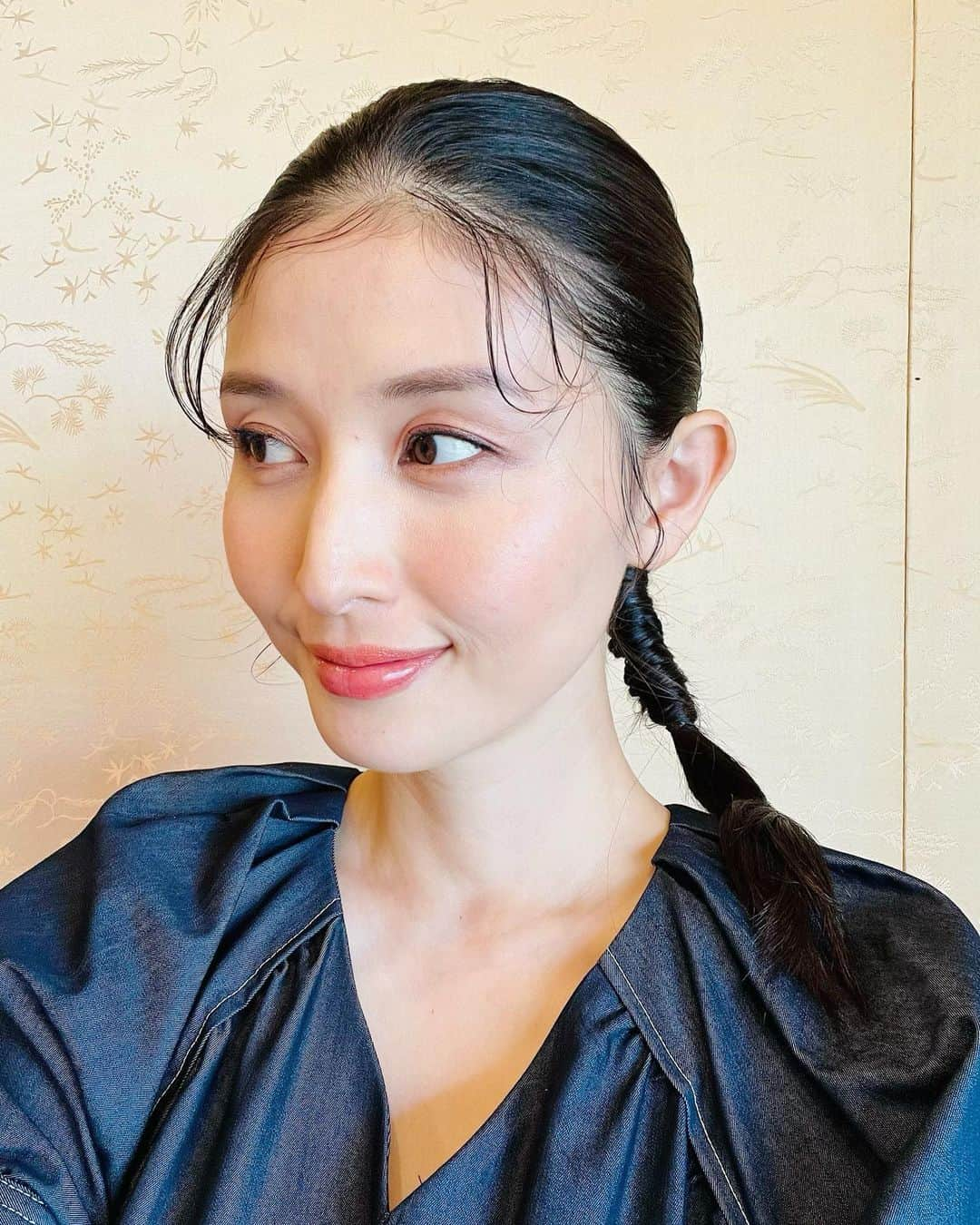 橋本マナミさんのインスタグラム写真 - (橋本マナミInstagram)「髪の毛可愛くしてもらいました💓💓 #ヘアアレンジ　#収録　#あざと毛」4月28日 11時40分 - manami84808