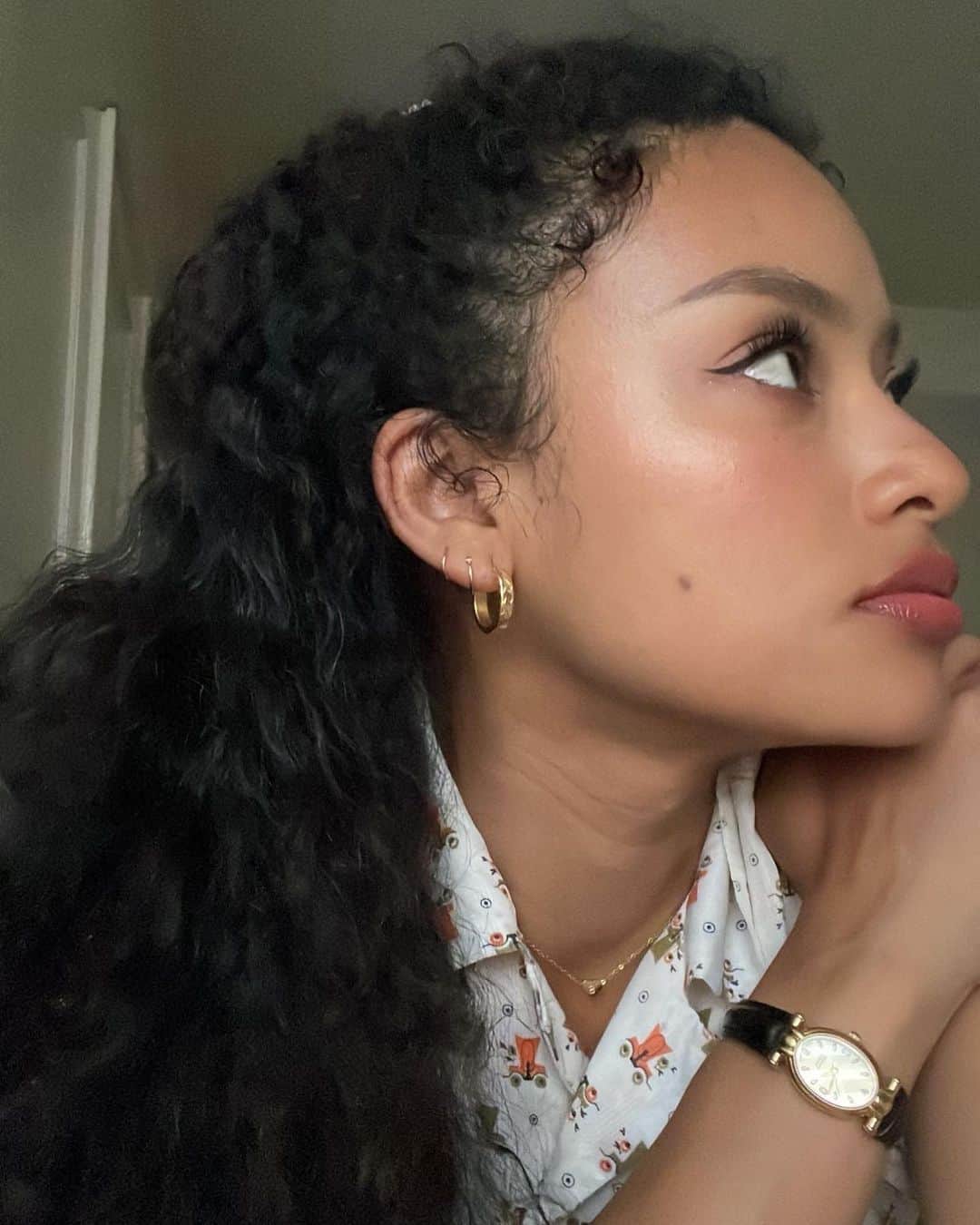 ティファニー・キャデラックのインスタグラム：「I really like em curly baby hairs ➿」