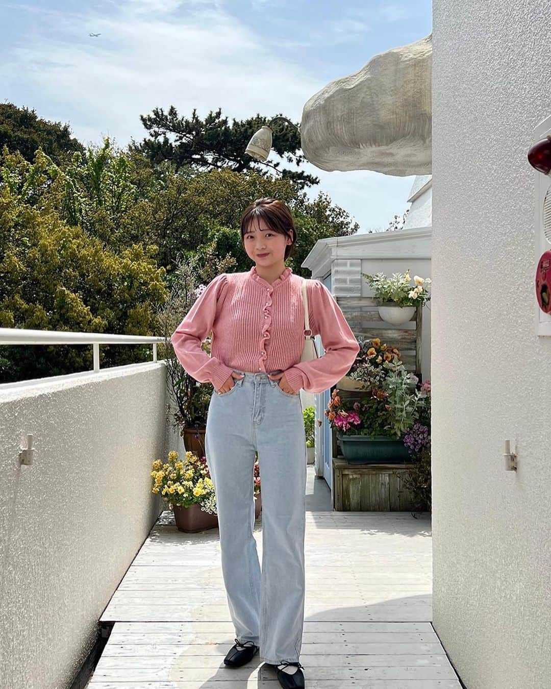 DHOLIC SNAPのインスタグラム：「shility cardigan 🦢♡  UV対策や冷房対策になるカーディガン！暑い夏場まで着ていただけます☺️  気になるアイテムはショッピングタグよりご確認いただけます🏷️」