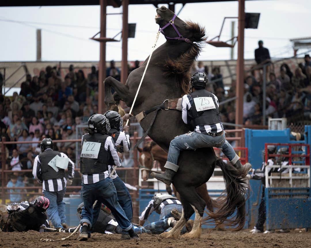 AFP通信さんのインスタグラム写真 - (AFP通信Instagram)「AFP Photo 📷 @bsmialowski -  The Angola Prison Rodeo held at the Louisiana State Penitentiary in April, 2023, in Angola, Louisiana. The rode, which is in its 57th year, features inmates competing in rodeo events and selling crafts they make at the prison.」4月28日 12時06分 - afpphoto