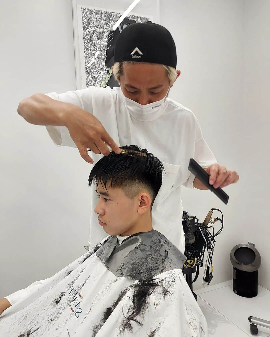 佐藤純さんのインスタグラム写真 - (佐藤純Instagram)「息子とSUNVALLEYへ✂️  @_sunvalley_ @shibuken_sunvalley  私も平羅もカットはしぶけんにおまかせ～😊  めっちゃカッコよくしてくれたー😍  私も今回はかなり切ったよ✂️  カラーもトリートメントしてサラッサラ～✨  SUNVALLEY に美香本があって、はぁ可愛い❤️はぁ可愛い❤️ってずっと言いながらみてた📖  @mikaofficial99  中3男子も、『美香ちゃん可愛い～😍』って😉  でしょー‼️美香ちゃん可愛いんだよー‼️ってもはや親族😁  美香ちゃん❤おめでとう🎊  髪もさっぱりして、ふたりでルンルンで帰りました🚙  ありがとー😆💕✨しぶけーん🙌  #sunvalley  #サンバレー #渋谷謙太郎 さん #表参道 #美容室 #ヘアカット #セミロング #中3男子 #美香本 #一生美人本 #マジ可愛い #ママ #ママモデル #モデル #mama #mamamodel  #model」4月28日 12時14分 - junsatoidea