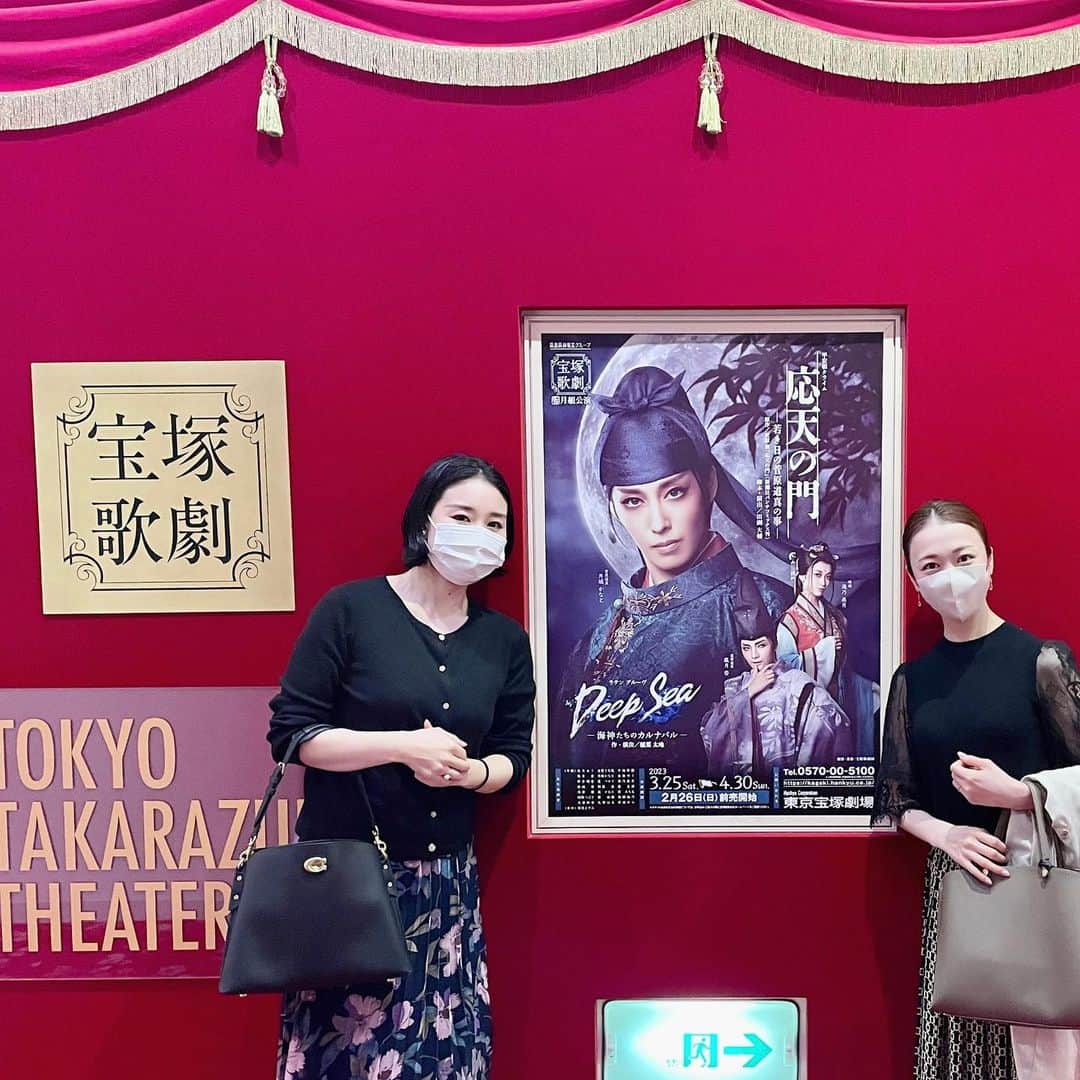 妃白ゆあのインスタグラム：「⁡ 月組公演 『応天の門』－若き日の菅原道真の事－ 『Deep Sea －海神たちのカルナバル－』 ⁡ 星組同期のせっきー @yurito.seki と観に行きました😊 劇場でジキルとハイドに出演中の玲実くれあ さんにもお会いできました💓 ⁡ ⁡ キラキラと輝く同期を一瞬も取りこぼすまいと、全集中で🥺🥺 ⁡ 登場シーンから本当に麗しくて...😢 ⁡ ⁡ ショーも盛り沢山😍✨✨ ⁡ ⁡ 最近の観劇はハンカチは必ず2枚必須です🥲 ⁡ ⁡ ⁡ いよいよ明後日は大千穐楽 出演者の皆様、関係者の皆様とお客様にとって最高の1日になりますように💓 ⁡ ⁡ ⁡ ⁡ あと、先日この3人でも久しぶりに会いました💓 @sayaka.himeka  @sho_ayanagi_official  4人で会えるのもそう遠くないかな☺️✨✨」