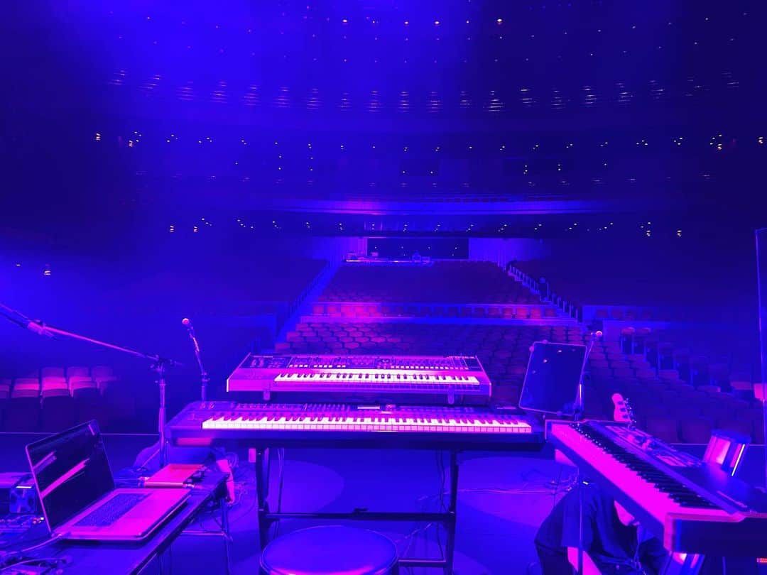 前田耕陽のインスタグラム：「フェスティバルホール  男闘呼組　LAST LIVE   本日ツアー初日です。。  張り切って行こー！」