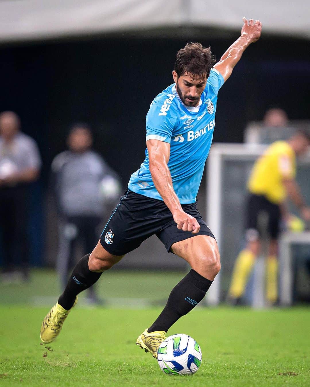 ルーカス・シウヴァ・ボルジェスのインスタグラム：「🇪🇪 ⚽️ 💪🏼 ✅」