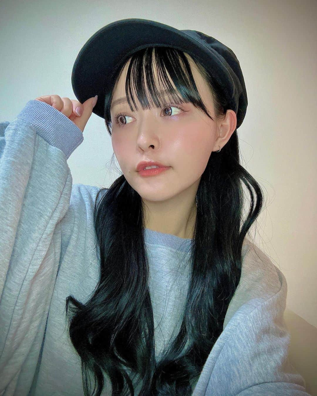歩乃華（ほのらん）のインスタグラム：「. メイクと前髪と触覚変えてみた！ セルフカットの動画撮ったから 待っててね🥹🩵 最近投稿が増えたのは 毎週日曜日 鬼滅でモチベ上がってるからです！笑」