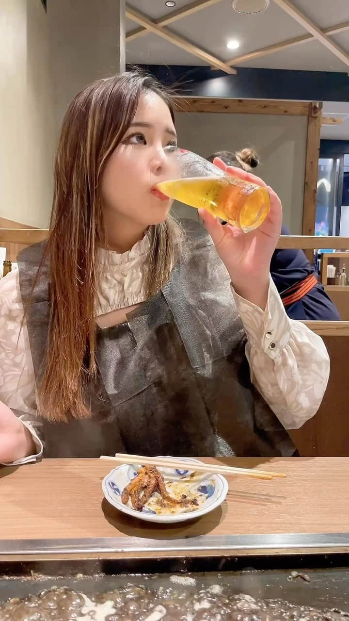 花宮レイのインスタグラム：「ただの小娘がひたすら飲み食いしてる動画🥢  #花宮レイ#昼のみ#もんじゃ#月島もんじゃ」