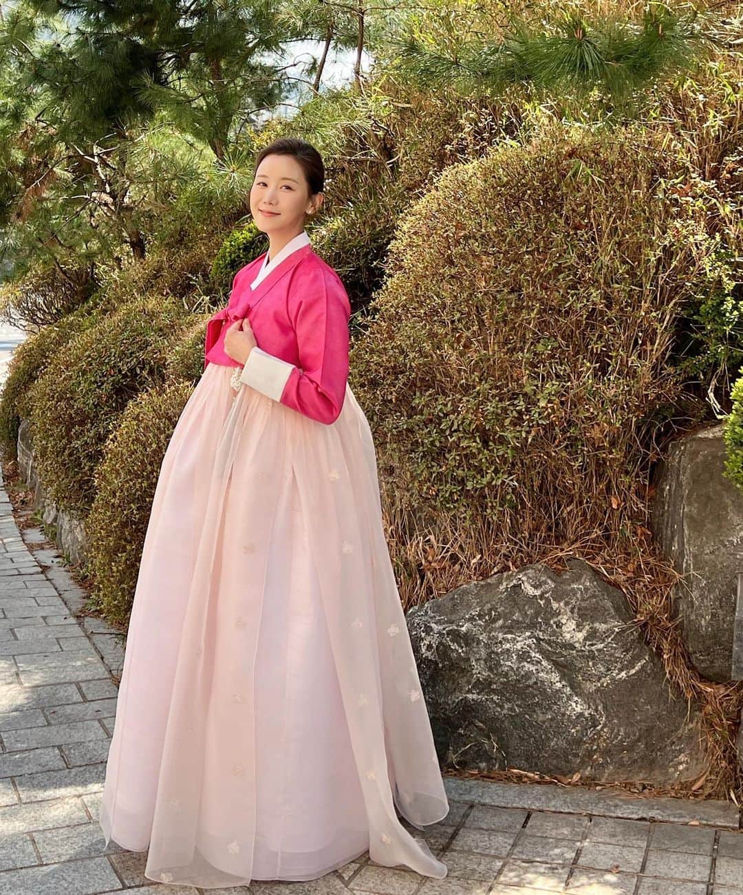チェ・ジャヘのインスタグラム：「.  한복입었던 #지명이 #진짜가나타났다 #kbsdrama」