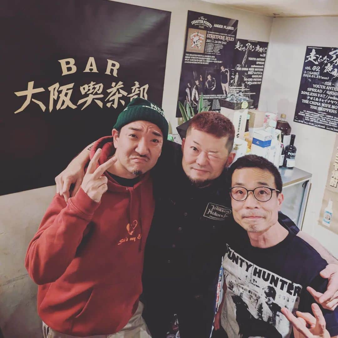 磯部正文のインスタグラム：「⁡ BAR⁡大阪喫茶部 3周年㊗️⁡ ⁡参加したいなあと思ってた部活⁡ 居心地良くお酒のすすむお客さんたちの愉しそうな雰囲気がお店の良さを物語ってたね⁡ ⁡撮るタイミングでTHE DISASTER POINTSのオキセ居なくて残念⁡ ⁡⁡ ⁡大阪喫茶部の益々の発展を願ってます⁡ ⁡皆様ありがとうございました」