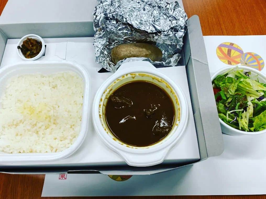 前原誠司さんのインスタグラム写真 - (前原誠司Instagram)「昨日のお昼は「カレー会」。美味しいビーフカレーでした。ご馳走様でした。（誠）#まえはランチ」4月28日 13時09分 - seiji_maehara.official