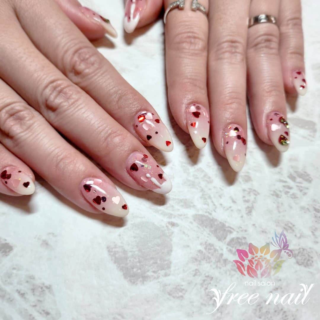 free nail フリーネイルのインスタグラム：「. お客様ネイル💅🏻🪷 . いちごミルクグラデーション🍓🥛💗 . 大人ラブリーネイル🍓🥛💗 . ご来店ありがとうございました🙇🏻‍♀️🙇🏻‍♀️🙇🏻‍♀️💗 . #ネイルアート #ジェルネイル #ネイルサロン #大阪ネイルサロン #ネイルデザイン #ネイルチェンジ #グラデーションネイル #ハートネイル #立体ネイル #ホログラムネイル #ピンクネイル #ホワイトネイル #デザインネイル #トレンドネイル #大人ネイル #ラブリーネイル #春ネイル #springnails #nailsart #nailsdid #美甲 #日式美甲 #日式美甲胶 #日本美甲师 #日本美甲老师 #美甲上课 #日本胶 #フリーネイル #freenail」