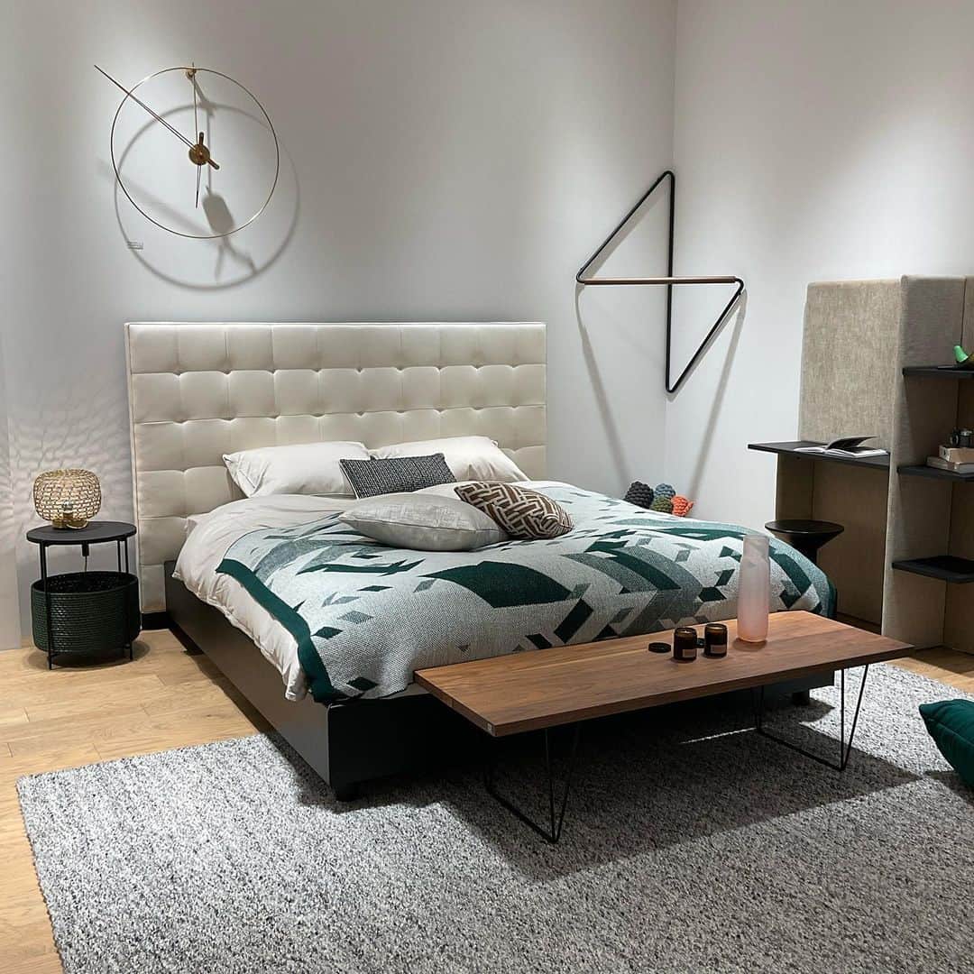 ligne roset shopのグルメインスタ