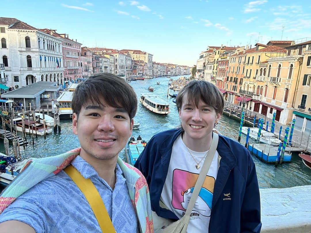 Seigo & Brenさんのインスタグラム写真 - (Seigo & BrenInstagram)「Falling love you and Venezia🇮🇹  #gay #gaycouple #ゲイ #ゲイカップル #夫夫 #husbands #イタリア #ベネツィア #italy #venezia #loveislove #Pride #LGBTQ #アメリカ生活 #husbandandhusband #Japan #日本 #Youtube #travel #trip」4月28日 13時42分 - seigoandbren