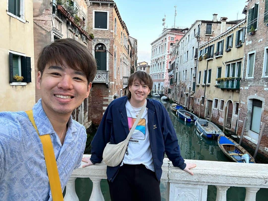 Seigo & Brenさんのインスタグラム写真 - (Seigo & BrenInstagram)「Falling love you and Venezia🇮🇹  #gay #gaycouple #ゲイ #ゲイカップル #夫夫 #husbands #イタリア #ベネツィア #italy #venezia #loveislove #Pride #LGBTQ #アメリカ生活 #husbandandhusband #Japan #日本 #Youtube #travel #trip」4月28日 13時42分 - seigoandbren