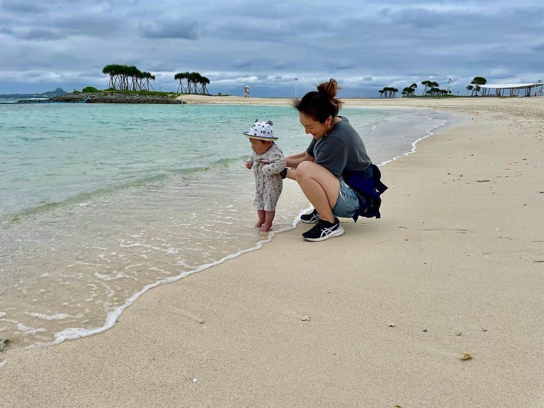 小野祐佳のインスタグラム：「FIRST DIP (ONLY TOES )IN THE SEA ⚓️  #おひたし」