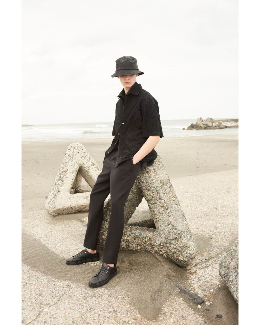 LOVELESS/GUILD PRIME 公式アカウントのインスタグラム：「『 LOVELESS 』  LOVELESS 2023 SUMMER MEN&WOMEN  Shirt(over) / LOVELESS ￥28,600 (61M-88-145-09) Shirt(under) / LOVELESS ￥22,000 (61M-86-142-09) Pants / LOVELESS ￥26,400 (61R-58-134-09) Hat / LOVELESS ￥9,900 (615-07-101-09)  プロフィールURL内「FEATURE」でLOOKをご覧いただけます。」