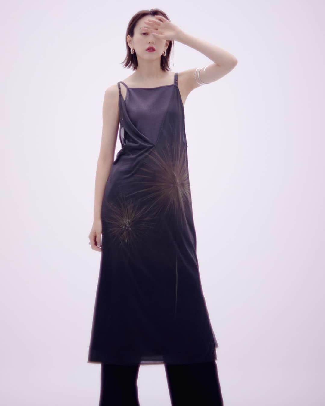 Ameri vintageさんのインスタグラム写真 - (Ameri vintageInstagram)「5.2(Tue)12:00  MIREI KIRITANI × AMERI FIREWORK LAYERED TEE MIREI KIRITANI × AMERI FIREWORK LAYERED DRESS will be released.  #ameri #amerivintage #shopping #fashion #japan #top #shirt #dress #tee #mireikiritanixameri」4月28日 14時00分 - amerivintage