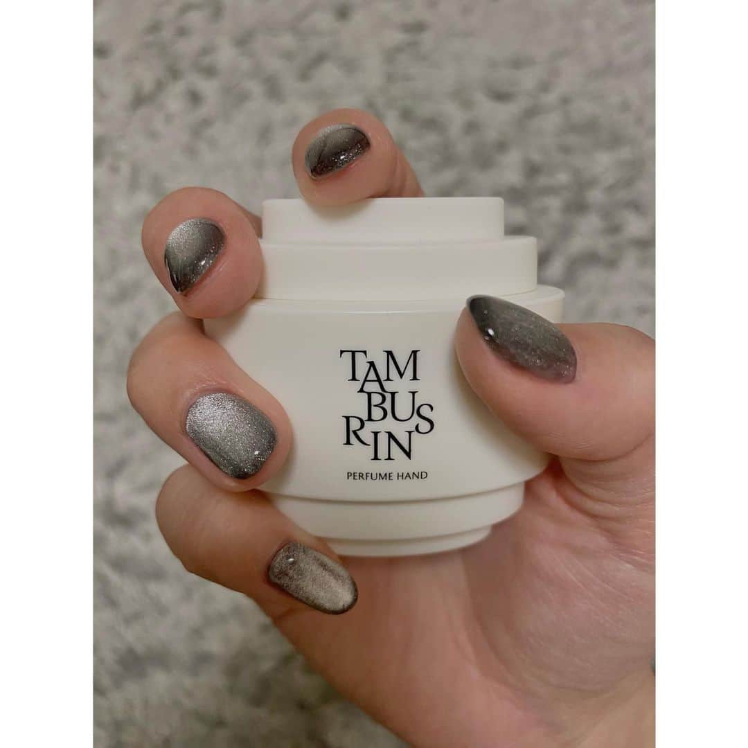 田中珠里さんのインスタグラム写真 - (田中珠里Instagram)「tamburinsのハンドクリームがいい香りすぎる🩶  #000 #tamburins」4月28日 14時03分 - shuritanaka_official