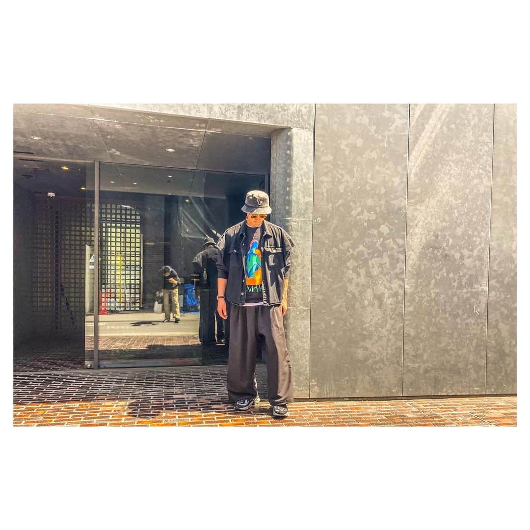 江口雅也のインスタグラム：「new one🔥🔥  @cctb_2020  @willychavarrianewyork  @newyorkwilly  @willychavarriajapan  @calvinklein   #mensfashion  #mensstyle  #streetstyle  #chicano #chicanostyle  #willychavarria  #calvinklein  #メンズファッション #メンズスタイル #ウィリーチャバリア」