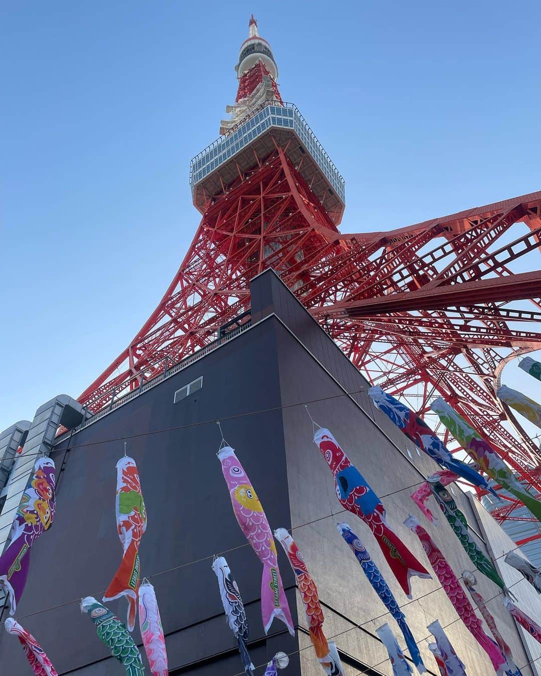 佐々木晴花さんのインスタグラム写真 - (佐々木晴花Instagram)「・ ・ ビールキメてきた🍺☺️  4/21(金)〜5/7(日)まで東京タワーの屋外会場で「TOKYO TOWER BEER祭」が開催されてたよ！ たまたま通りかかって知った🤭ラッキー💛 もちろんビール飲むよね〜🍻  外で飲むビール最高に美味しかったです🥰  皆さんも是非楽しんでください🍻🎏✨ ・ ・ ・ #東京#東京観光 #東京タワー  #tokyo #tokyotower #こいのぼり #ビール #クラフトビール #ビール女子  #ビール日和 #お酒好き女子 #昼飲み  #子供の日 #ゴールデンウィーク #GW #休日の過ごし方 #昼飲み最高」4月28日 14時14分 - haru2n.run