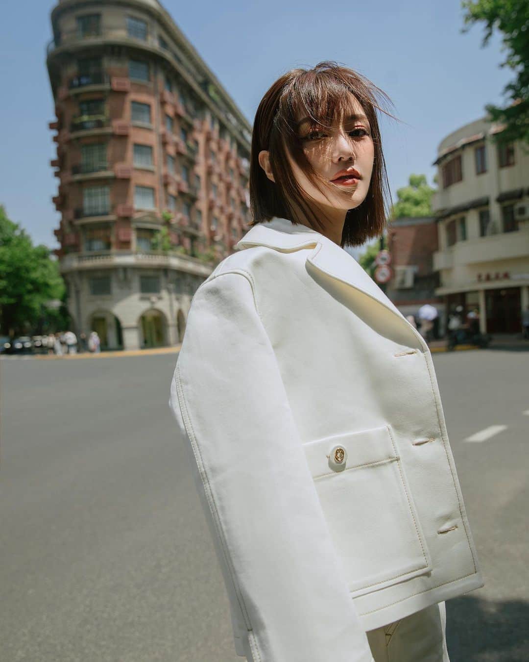 Elva Niさんのインスタグラム写真 - (Elva NiInstagram)「Strolling around the city with my new Gucci Bamboo bag 🎋 @gucci  #guccihongkong #guccicosmos  #guccibamboo1947  📸 @fish_et_porridge」4月28日 14時26分 - misselvani