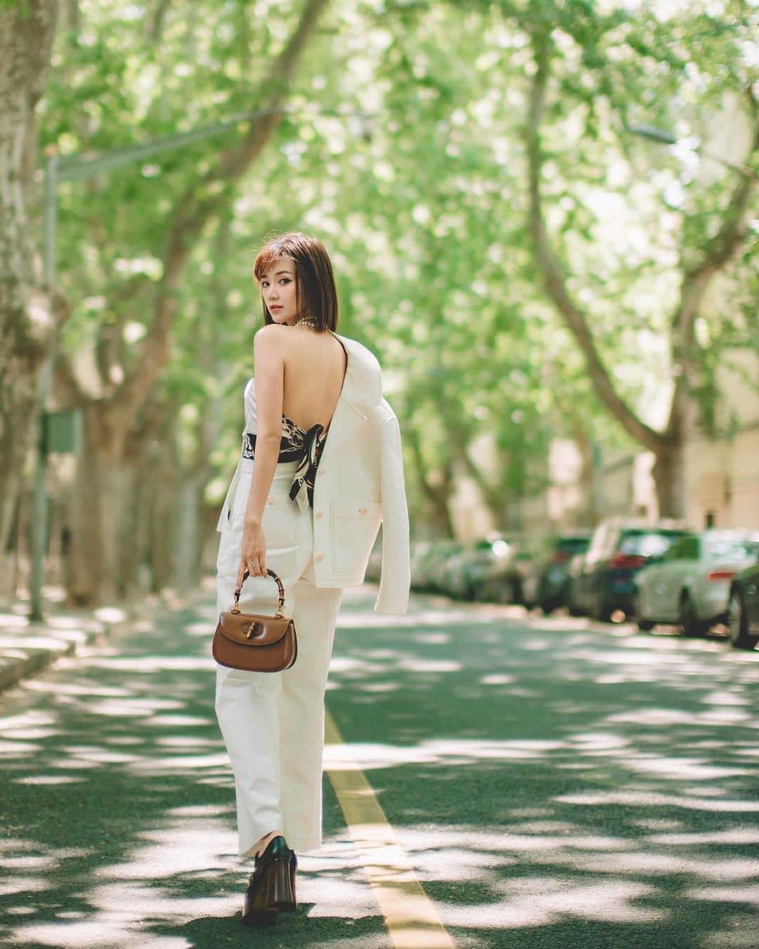 Elva Niのインスタグラム：「Strolling around the city with my new Gucci Bamboo bag 🎋 @gucci  #guccihongkong #guccicosmos  #guccibamboo1947  📸 @fish_et_porridge」