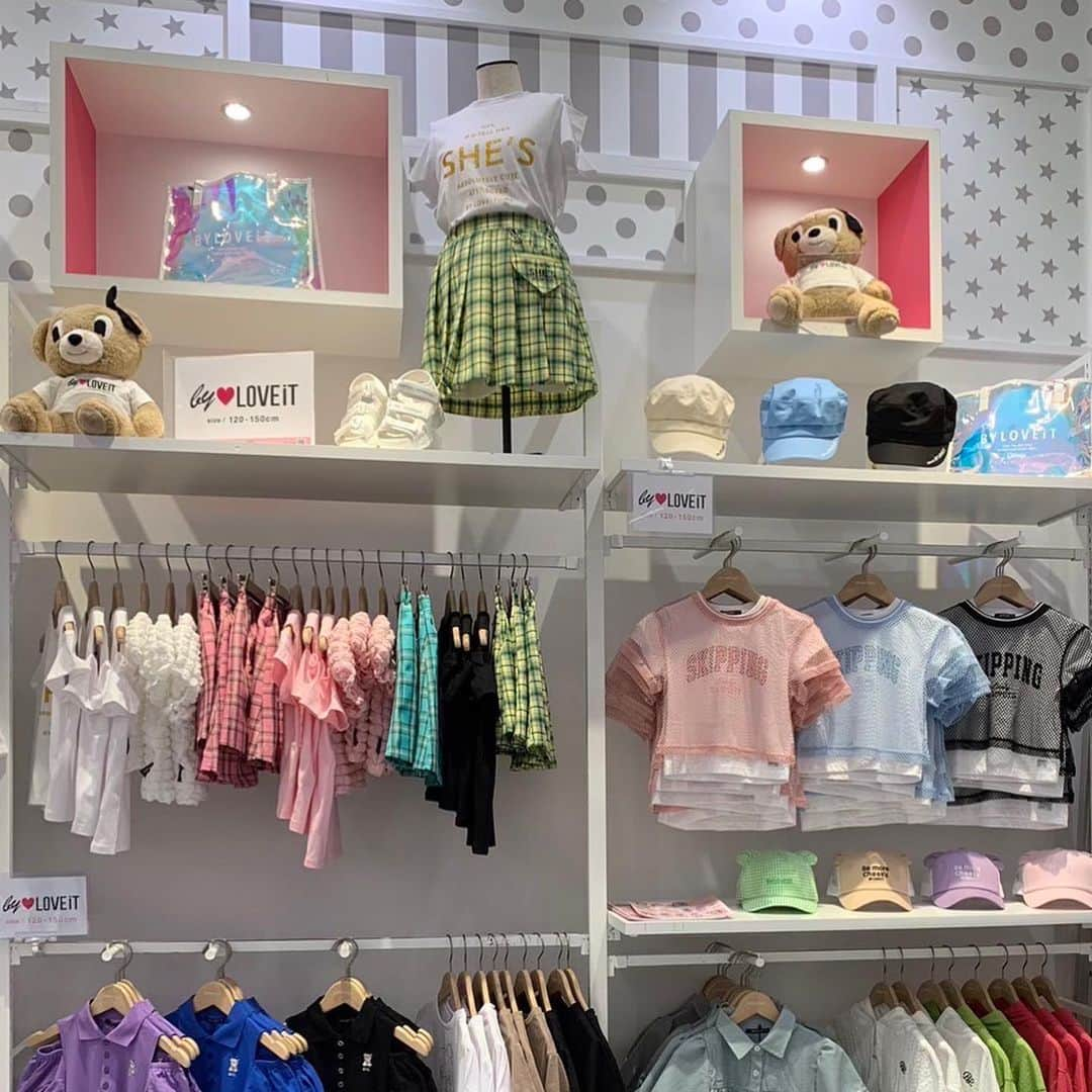 byLOVEiTさんのインスタグラム写真 - (byLOVEiTInstagram)「by LOVEiT ♡ new shop  4/29 イオンモール浜松市野ラブトキショップに バイラビがオープンします♡  🐻静岡県浜松市 　イオンモール浜松市野　2階  ゴールデンウィークフェアも開催♡  期間中¥6,600以上お買い上げの方に サブバッグや習いごとに便利な トートバッグをプレゼントします♡  ゴールデンウィークのお買い物 バイラビショップに遊びにきてね🐻🐰❤️  かわいい新作がどんどん入荷しますよ♪ ノベルティには数に限りがございますので お早めに！  #byloveit #バイラビット  #小学生女子 #小学生コーデ  #キッズコーデ女の子 #こどもふく #js6 #js5 #js4 #js3 #js2 #js1  @narumiyaonline_official」4月28日 14時33分 - byloveit_official