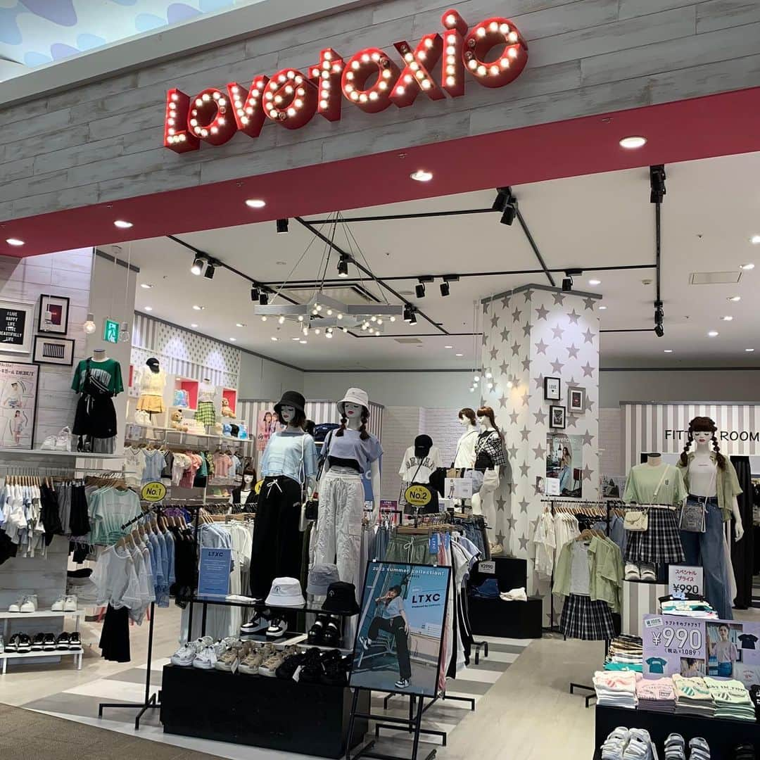 byLOVEiTさんのインスタグラム写真 - (byLOVEiTInstagram)「by LOVEiT ♡ new shop  4/29 イオンモール浜松市野ラブトキショップに バイラビがオープンします♡  🐻静岡県浜松市 　イオンモール浜松市野　2階  ゴールデンウィークフェアも開催♡  期間中¥6,600以上お買い上げの方に サブバッグや習いごとに便利な トートバッグをプレゼントします♡  ゴールデンウィークのお買い物 バイラビショップに遊びにきてね🐻🐰❤️  かわいい新作がどんどん入荷しますよ♪ ノベルティには数に限りがございますので お早めに！  #byloveit #バイラビット  #小学生女子 #小学生コーデ  #キッズコーデ女の子 #こどもふく #js6 #js5 #js4 #js3 #js2 #js1  @narumiyaonline_official」4月28日 14時33分 - byloveit_official