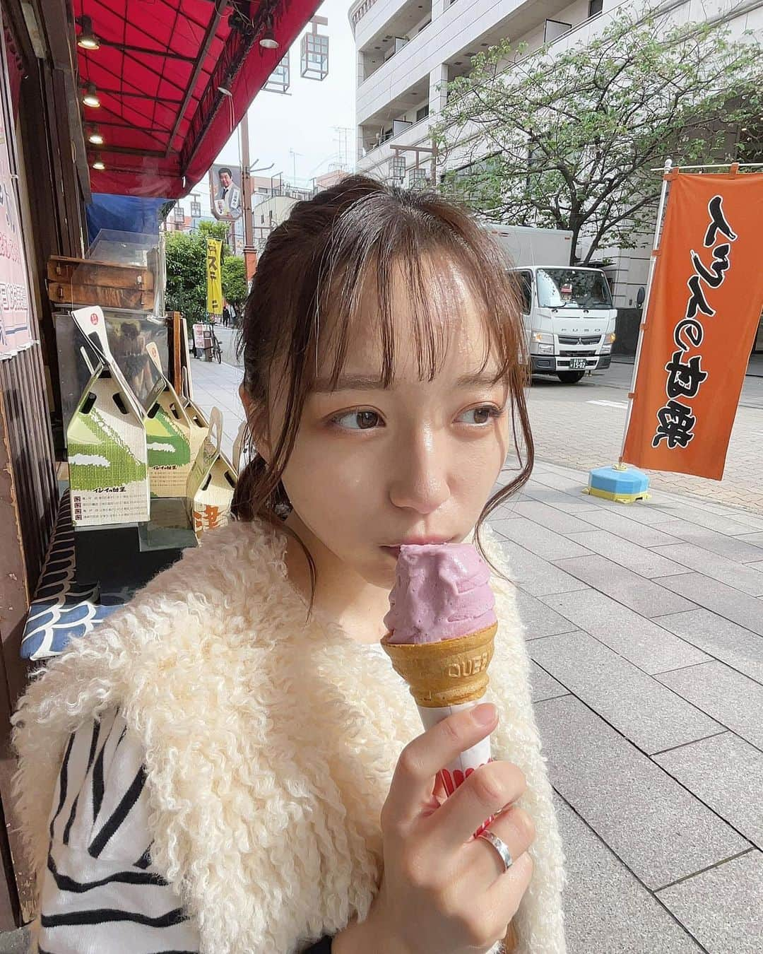 神岡実希のインスタグラム：「ー あいすっあいすっあいすっあいすっ。🍦🧊 #浅草 #アイスクリーム #あいすくりーむ」