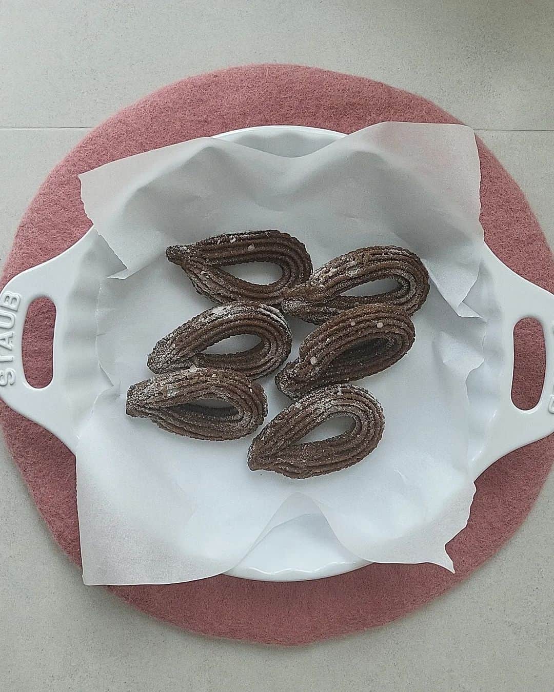 チェ・ジョンユンさんのインスタグラム写真 - (チェ・ジョンユンInstagram)「미팅전 커피한잔 하러 살랑살랑 왔는데  서바나츄러스가 눈에 아른아른 언능가서 에프돌려야징~~달달한 오후 되세용!!  #간식 #커피타임 #디저트 #츄러스」4月28日 15時03分 - choi._.jy_