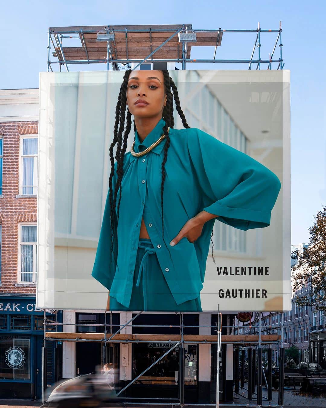 ヴァランティンゴティエのインスタグラム：「HELIOTROPE SS23 COPENHAGEN  #valentinegauthier #SS23 #fakeadvertising」