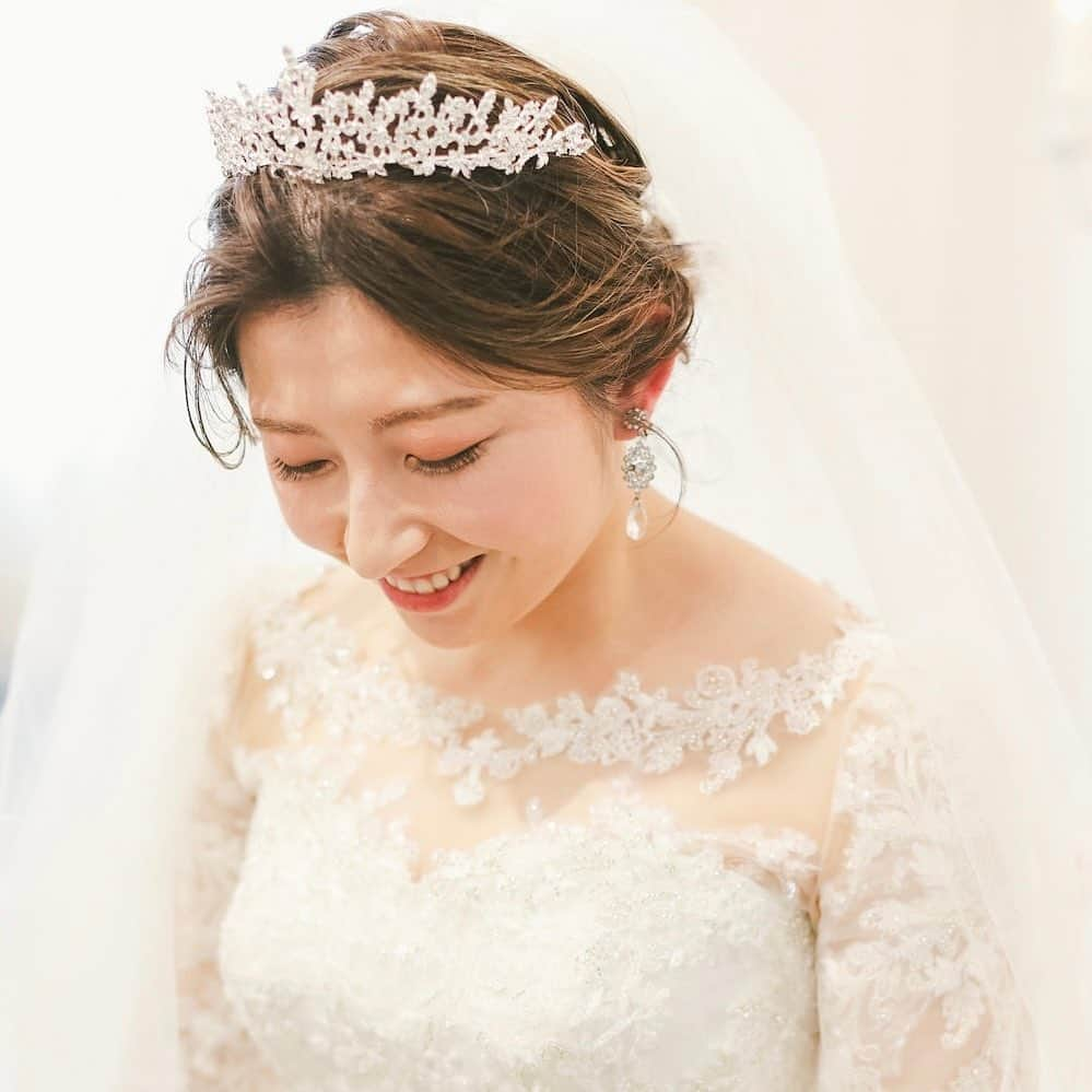 ロイヤルグレース大聖堂│福井 │結婚式場さんのインスタグラム写真 - (ロイヤルグレース大聖堂│福井 │結婚式場Instagram)「.  憧れのジュエリー 想い叶ったのブーケ こだわり抜いたプロフィールブック  結婚式は全てのアイテムに 想いが詰まった　 ひとつひとつが　宝物  . ■ Produced by @rosegarden_royalgrace_wedding ［ローズガーデン/ロイヤルグレース大聖堂］ ------------------------------- [ローズHP]http://m-rosegarden.jp/ [ロイヤルHP]http://royalgrace.jp/ [TEL]0776-57-8000 [OPEN]10:00-19:00 ------------------------------- .  ■Sister stores @rosegarden_royalgrace_planners @leaf_terrace_fukui_rosegarden @ristoranteattimo . ■professional partners @kouzaburou.wedding @kouzaburou_tsuruga @kouzaburou_753 @kimonohime_furisode @kimonohime_hakama @visual_factory_intl @rose_rosa_flowers」4月28日 15時00分 - rosegarden_royalgrace_wedding