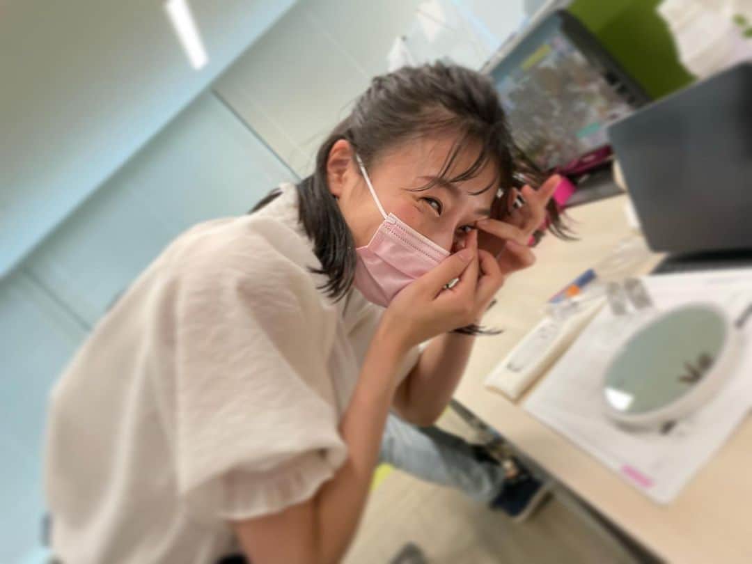のインスタグラム：「このあとのイチオシ‼︎特集は、OA直前に毎回自席でコンタクトレンズを装着するのが日課の唯菜アナが"あの"テーマパークに行ってきました〜！！🐭🧞‍♂️🌈⭐️🌎🌷🍀💓🎷  みなさんお楽しみに🎉  #イチオシ‼︎ #HTB #東京行ってきました #千葉 #森唯菜」