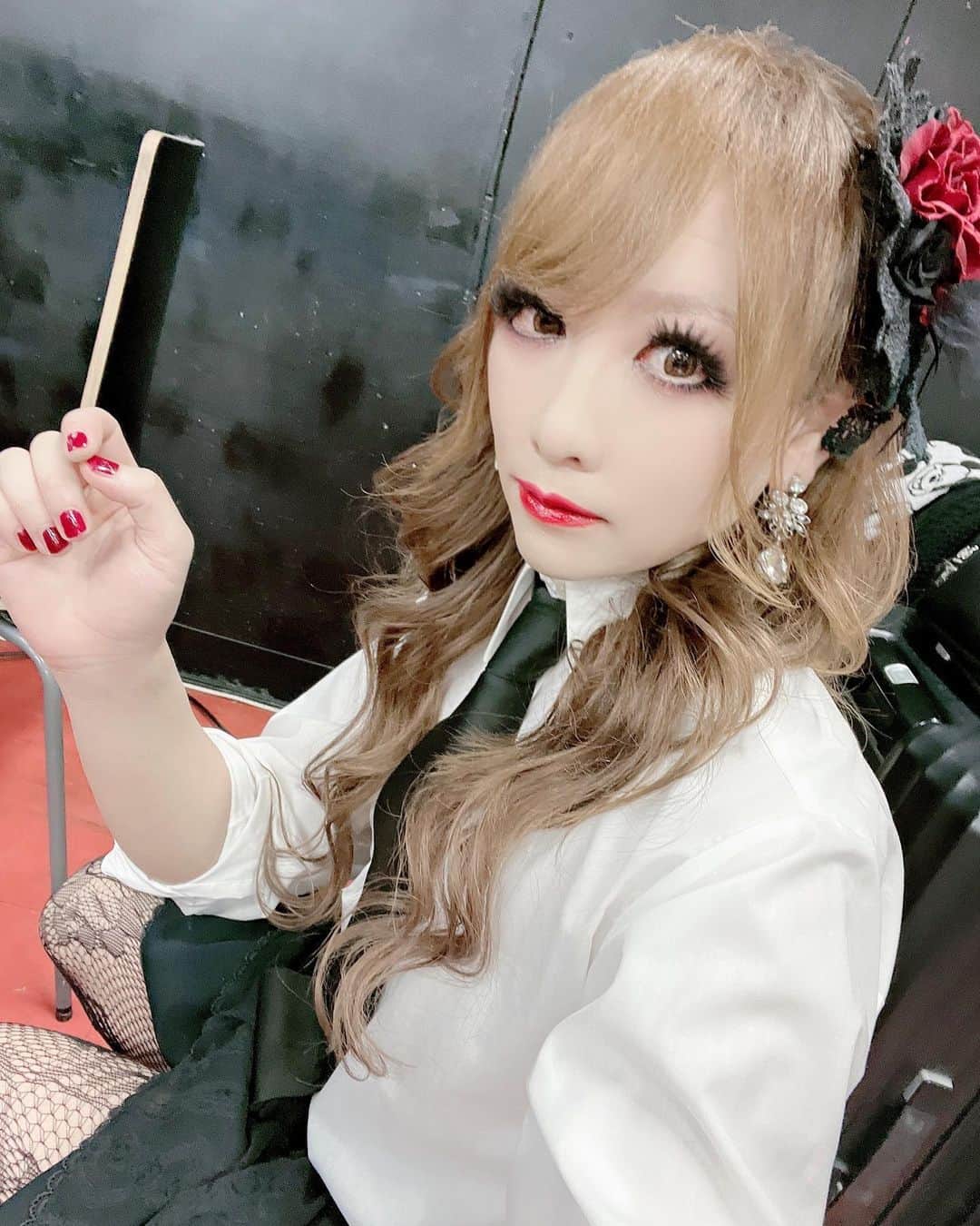 のインスタグラム：「🌹🌹🌹  #HIZAKI」