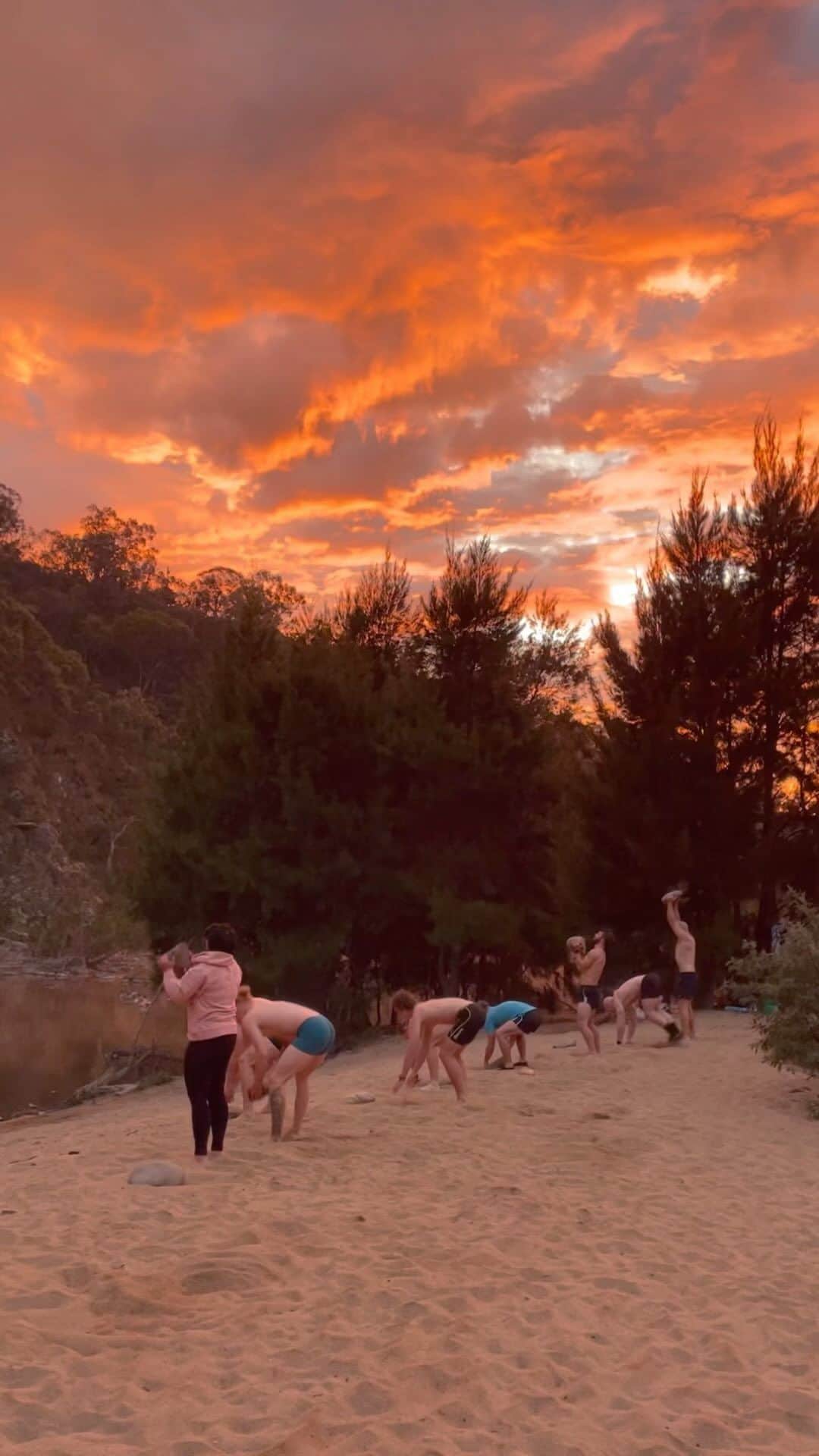 デビッド・ポーコックのインスタグラム：「What an incredible place we live! So much love for the Murrumbidgee and the granimals.  🎥 @jimmys_snaps」