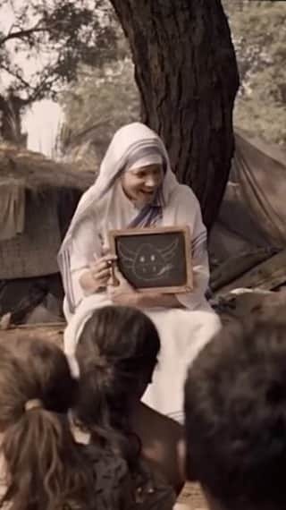 Banita Sandhuのインスタグラム：「Full of love, hope and compassion, witness @jacqueline_fritschi_cornaz become #MotherTeresa in #MotherTeresaAndMe only in cinemas on May 5th!  Produced by @currywesternmovies and distributed by @cinepolisindia #PenMarudhar  @deepti.naval @iamheerkaur @KamalMusaleFilmmaker @nupskaj @zariyafoundation_org @motherteresaandme」