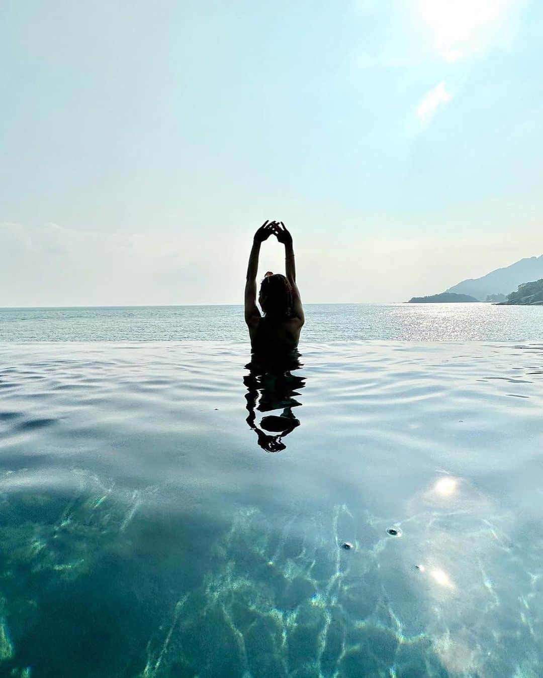 CARINA（日向カリーナ）さんのインスタグラム写真 - (CARINA（日向カリーナ）Instagram)「INFINITY POOL🤍🐚 #malaysia  #langkawi」4月28日 15時33分 - carina_hinata