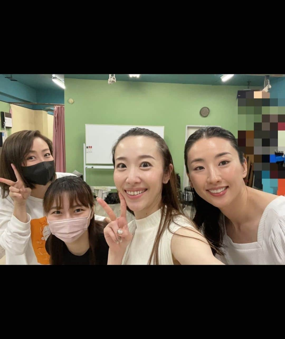 美翔かずきさんのインスタグラム写真 - (美翔かずきInstagram)「『EVERGREEN HIT SONGS IN SHOWA ERA 2023』 いよいよ来週になりました😊✨ なんと！こだま愛さんの『白き椿』の振り付けをさせて頂きました😊👏👏 みみさんと一緒に踊らせて頂きます🎉 光栄です❤️頑張ります！ みみさんがこのお写真送って下さいました😍😍😍  仲間達と切磋琢磨して絶賛お稽古中です✨✨  先日お稽古後にオーディションだったのですが、同期のたらちゃんが一緒に時間までお茶してくれた❤️ 優しい❤️❤️❤️  舞台は3日間毎日日替わりになってます❣️ ぜひお見逃しなくー(๑>◡<๑)✨✨  チケットは、 mission.ticket.center@gmail.com までお待ちしてます。」4月28日 15時38分 - m_is_s_io_n