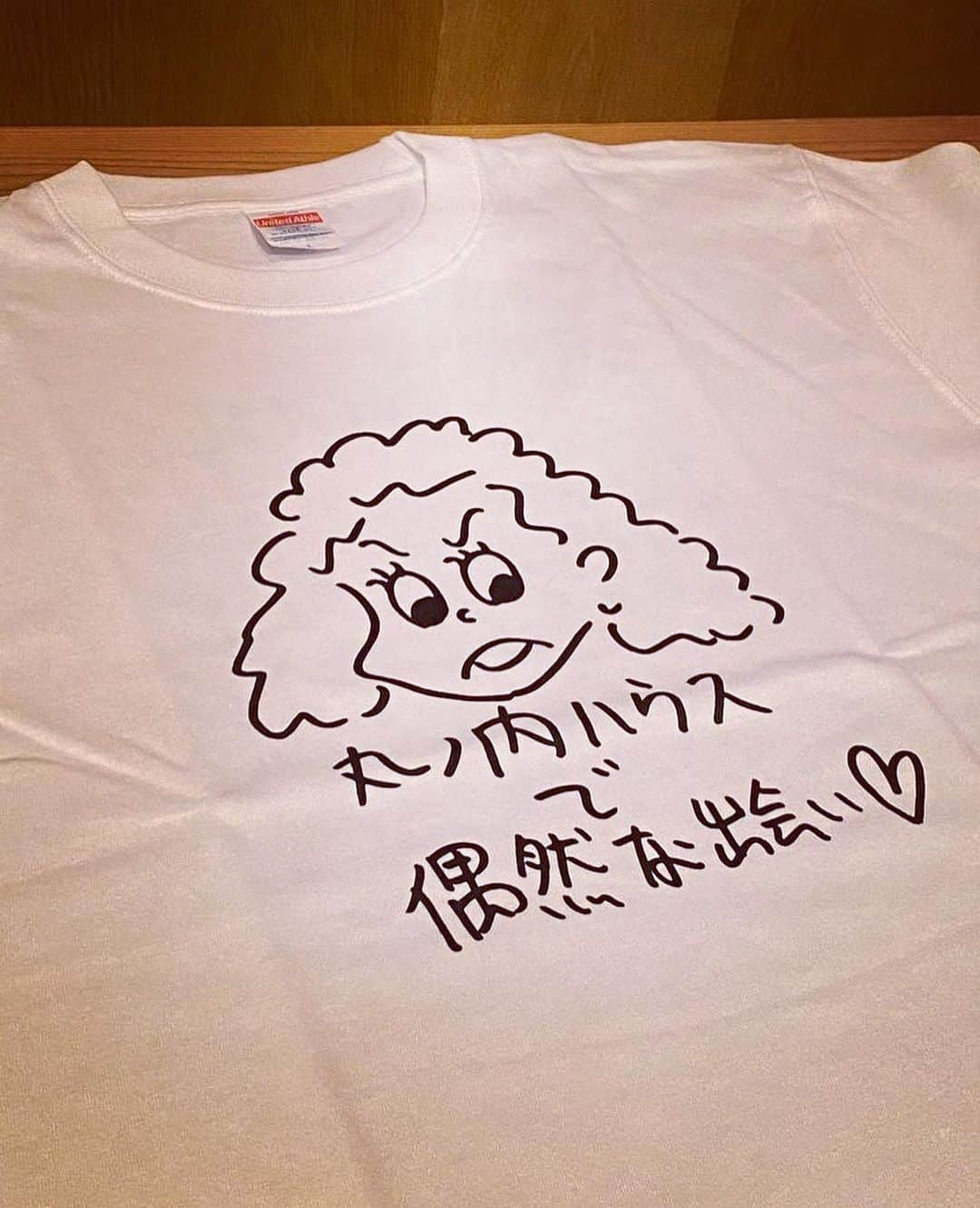 KEN KAGAMIさんのインスタグラム写真 - (KEN KAGAMIInstagram)「regram @izumitamada  丸の内ハウス16周年スタッフ用Tシャツをデザインさせて頂きました。」4月28日 15時35分 - kenkagami