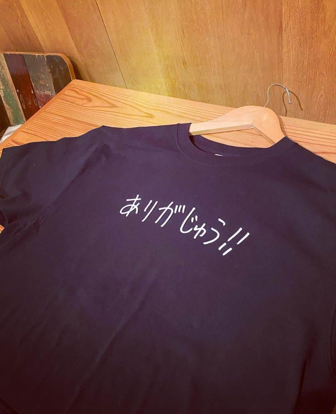 KEN KAGAMIさんのインスタグラム写真 - (KEN KAGAMIInstagram)「regram @izumitamada  丸の内ハウス16周年スタッフ用Tシャツをデザインさせて頂きました。」4月28日 15時35分 - kenkagami