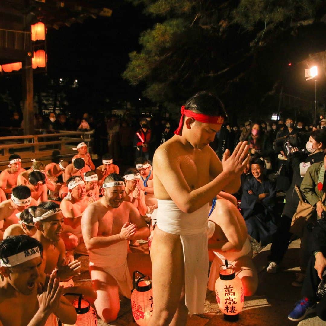 滋賀県長浜市さんのインスタグラム写真 - (滋賀県長浜市Instagram)「長浜曳山祭ダイジェスト(1)線香番、裸参り、神輿渡御。今回は、4年ぶりに裸参りも行われ、賑やかなまつりとなりました。#長浜#nagahama#長浜曳山祭#festival#線香番#裸参り#神輿#mikoshi#長浜450年」4月28日 15時39分 - nagahama_city