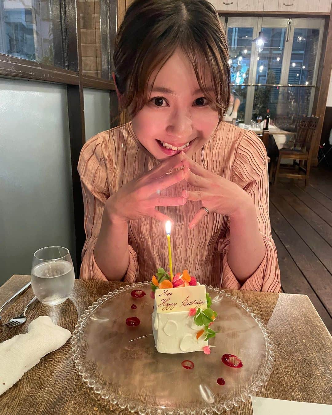 荒川真衣さんのインスタグラム写真 - (荒川真衣Instagram)「happy birthday 🎂　 ありがとう💃🏻part①  #誕生日のお祝い #29歳 #30歳が楽しみ✨✨」4月28日 15時55分 - mai_konchu