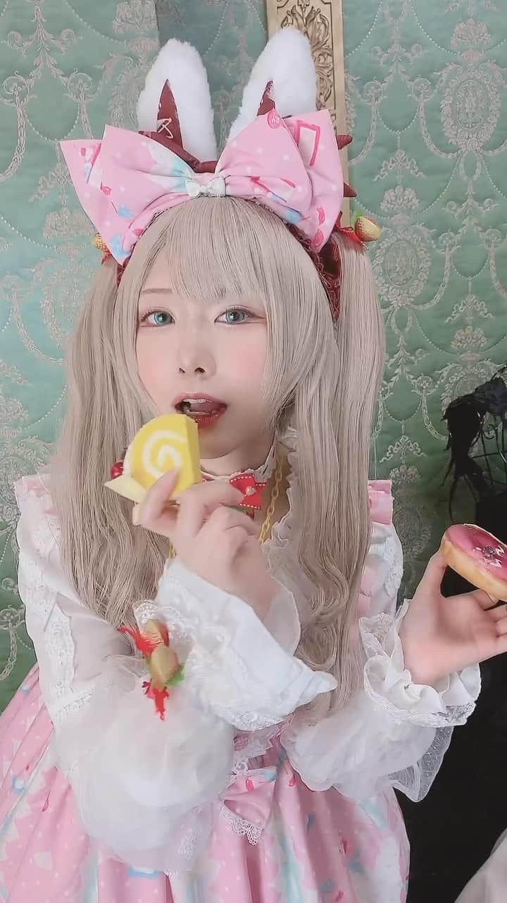 のインスタグラム：「これはクリスピードーナツです🍩 #sweets #donuts #rabits」